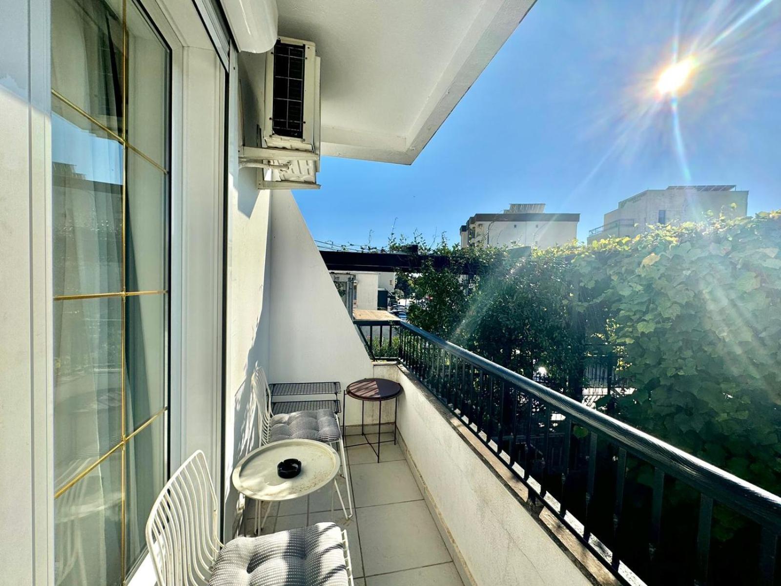 Terminal Apartment *