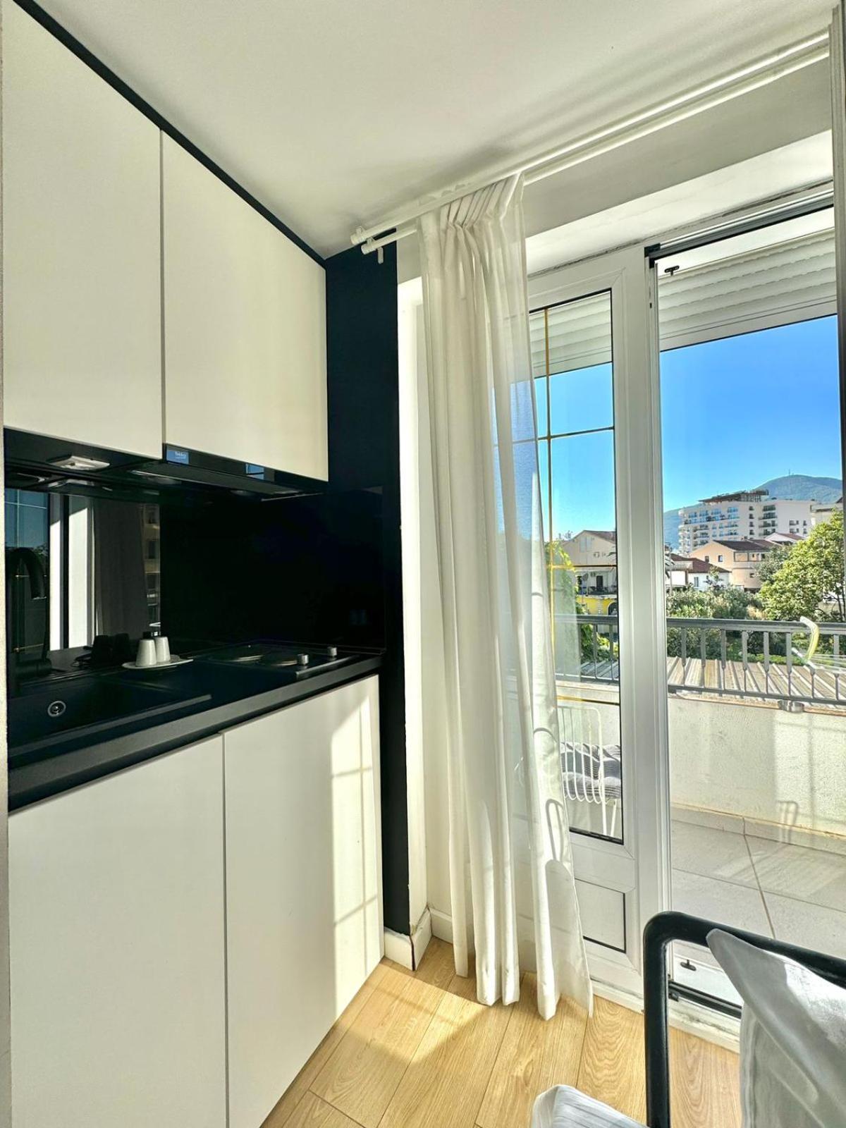 Terminal Apartment *