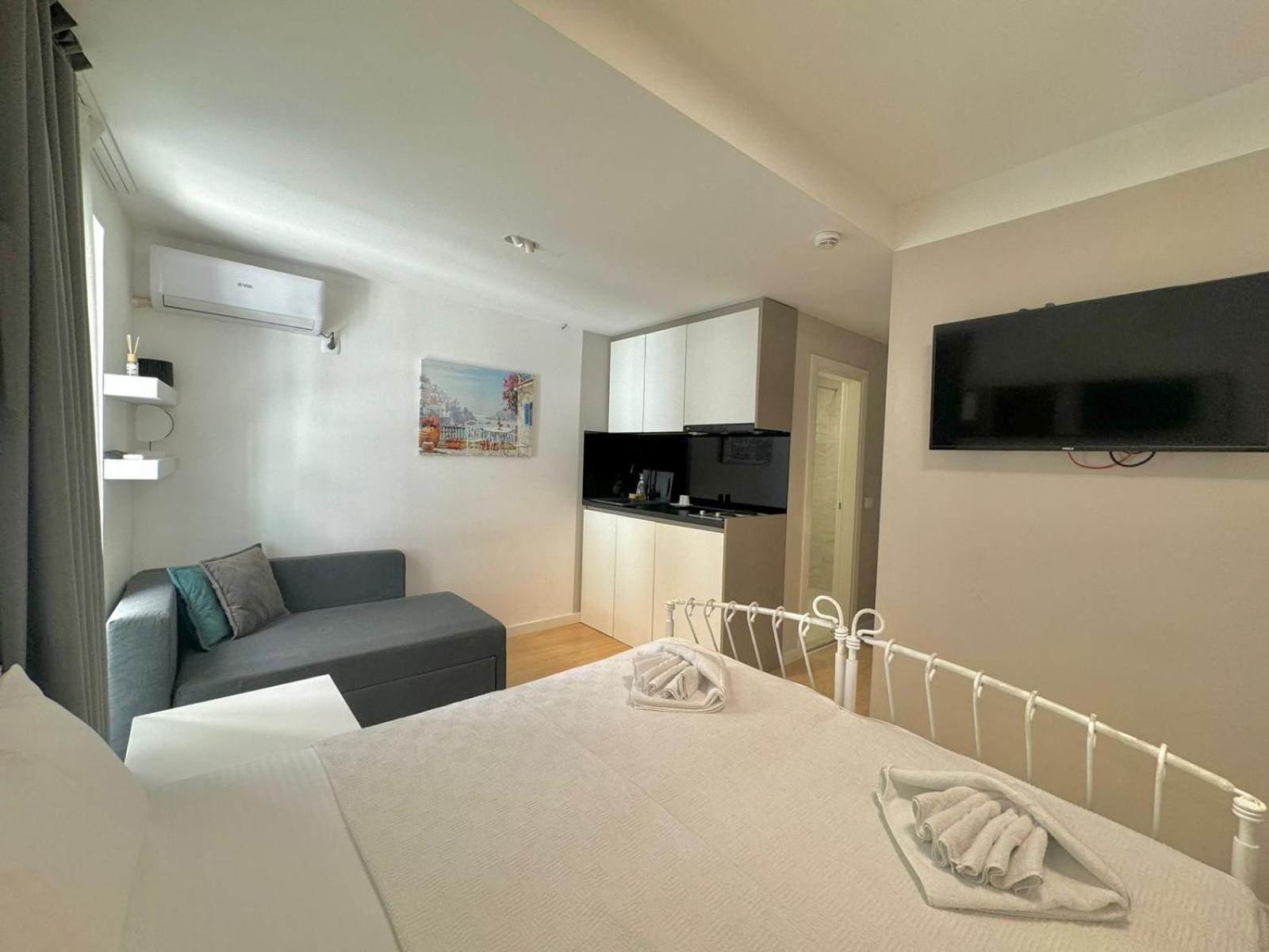 Terminal Apartment *